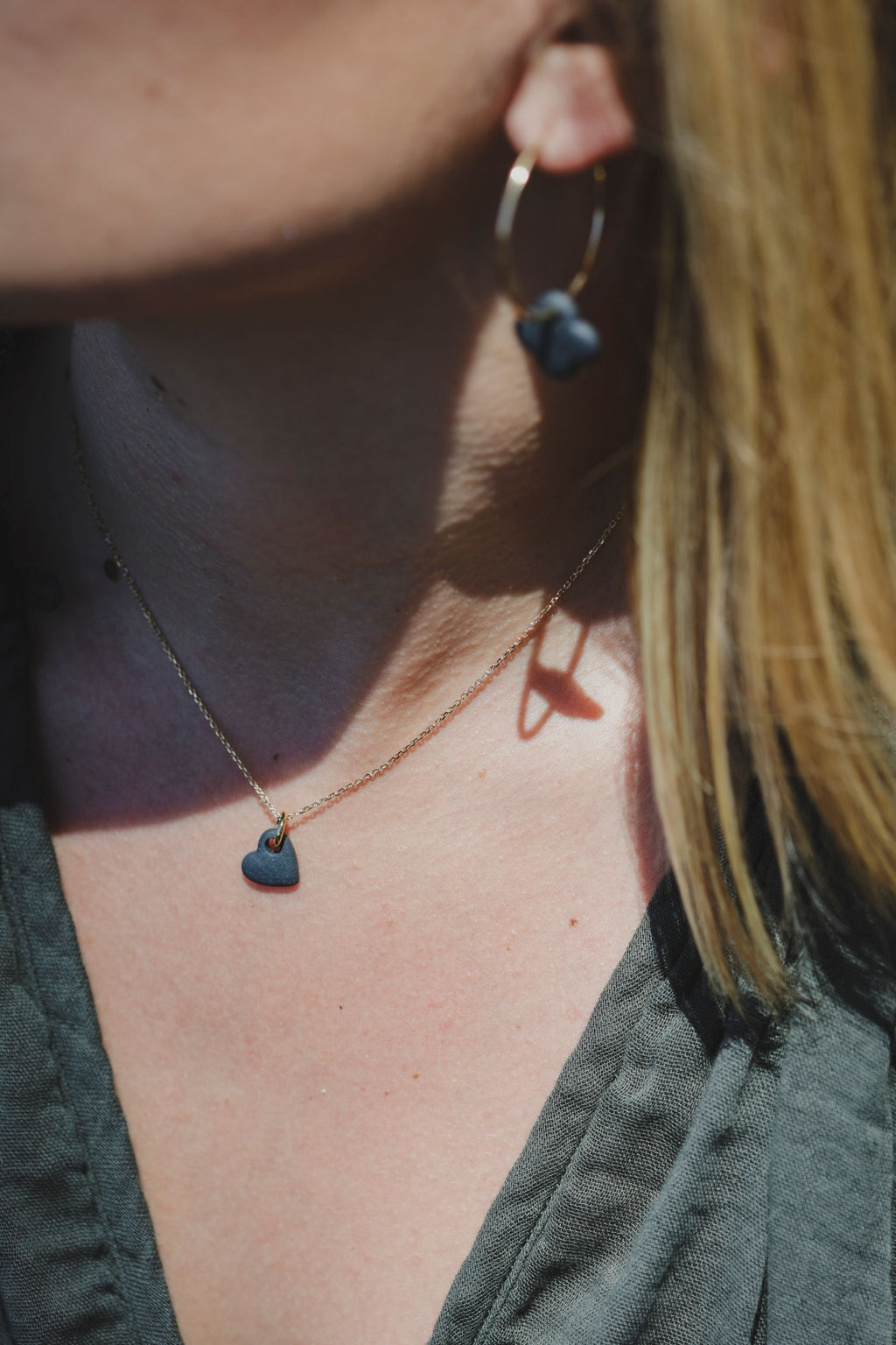 Collier Plaqué Or et Céramique Noire